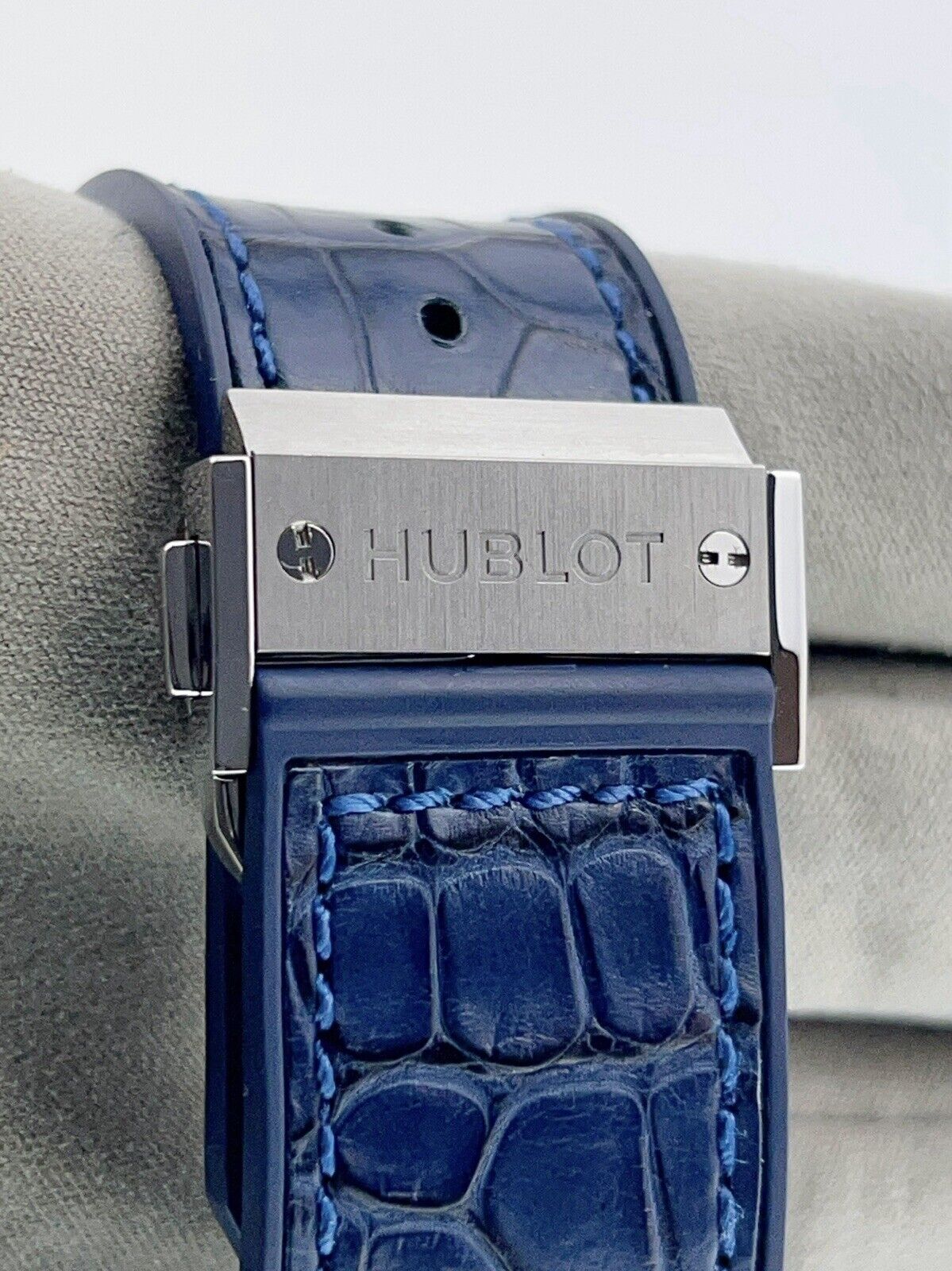 Hublot Classic Fusion Titanium Blue Dial 45mm Manual Wind Men’s 516.NX.7170.LR