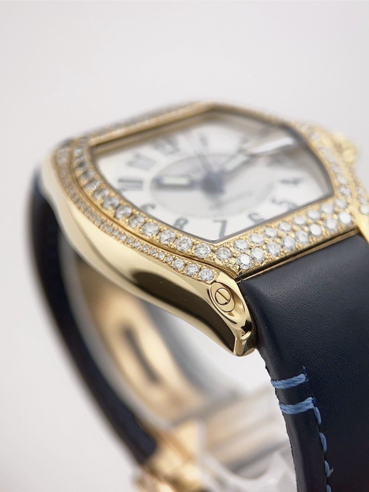 Cartier Roadster 18k Yellow Gold Silver Dial 38mm Automatic Men's Watch W62003V2