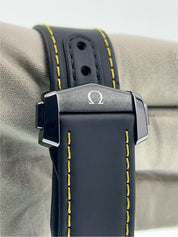 Omega Speedmaster Apollo 8 Dark Side of The Moon 310.92.44.50.01.001 Rocket Hand