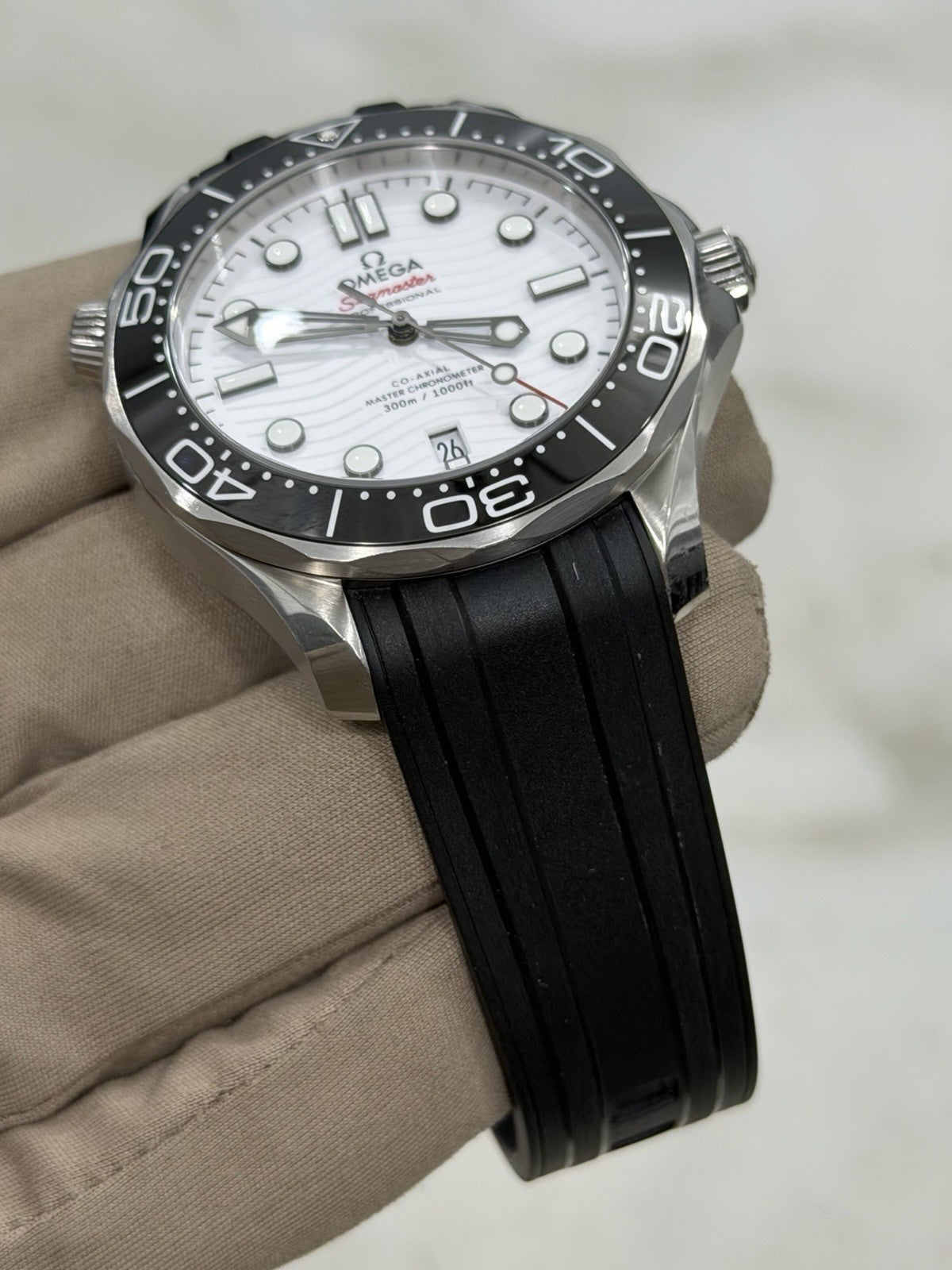 Omega Seamaster Steel White Dial 42mm Automatic Men's Watch 210.32.42.20.04.001