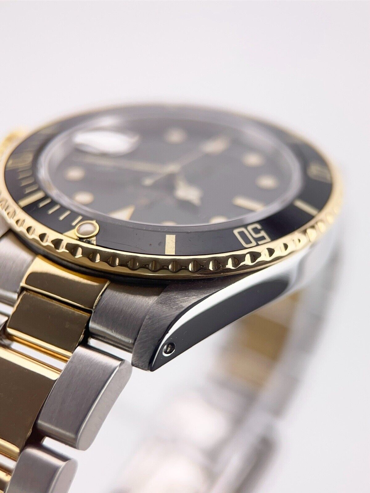 Rolex Submariner Date Steel & Gold 40mm Automatic Movement Men’s Watch 16803