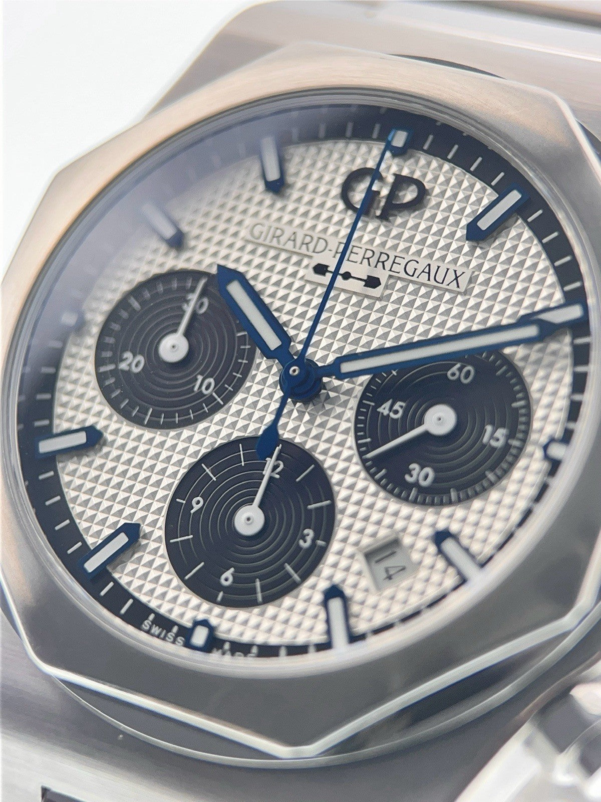 Girard Perregaux Laureato Stainless Steel Silver Dial 42mm Automatic Men’s 81020