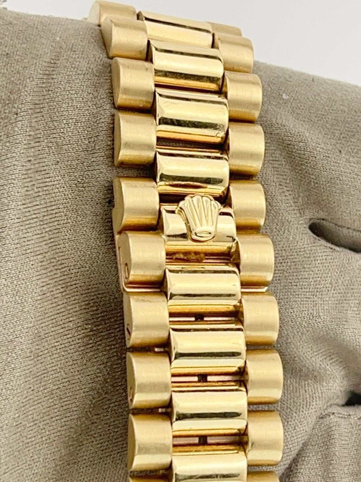 Rolex Day Date 18k Yellow Gold Champagne Dial 36mm Automatic Men’s Watch 18038