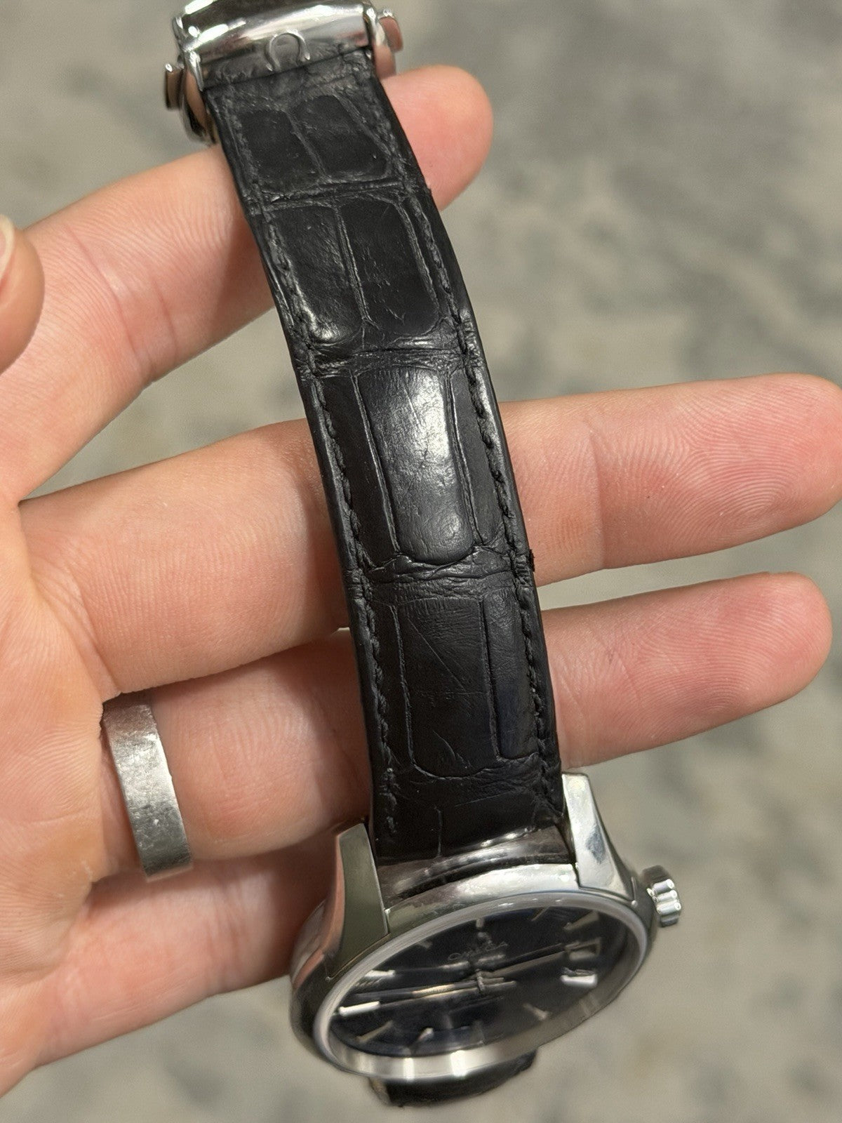 Omega De Ville Hour Vision Steel Auto 41mm Blue Roman Dial 433.13.41.21.03.001