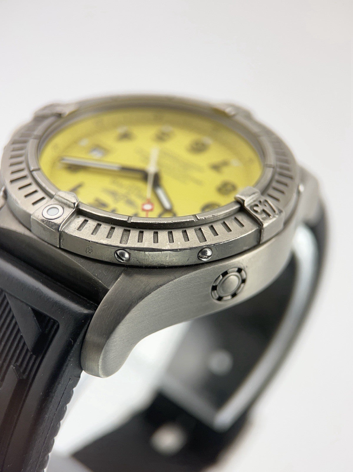 Breitling Avenger Seawolf Titanium Yellow Dial 44mm Automatic Men's Watch E17370