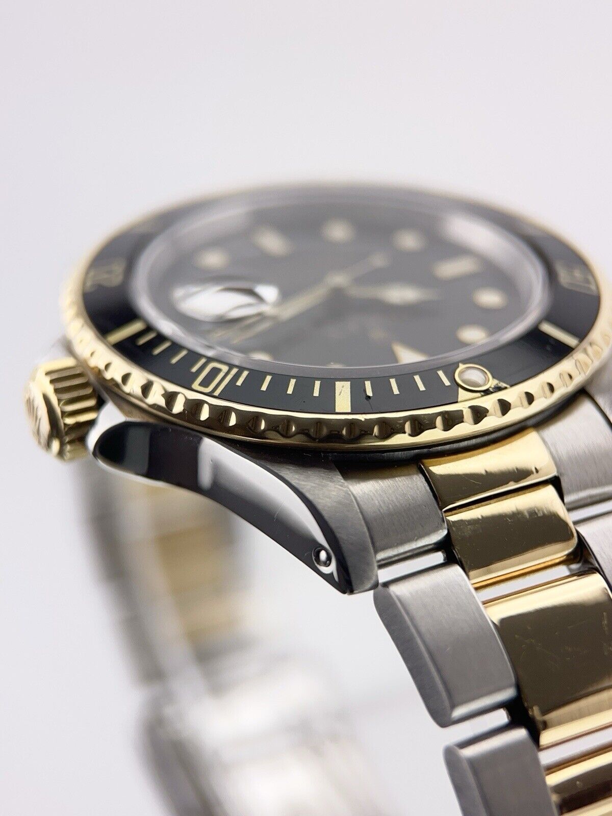 Rolex Submariner Date Steel & Gold 40mm Automatic Movement Men’s Watch 16803