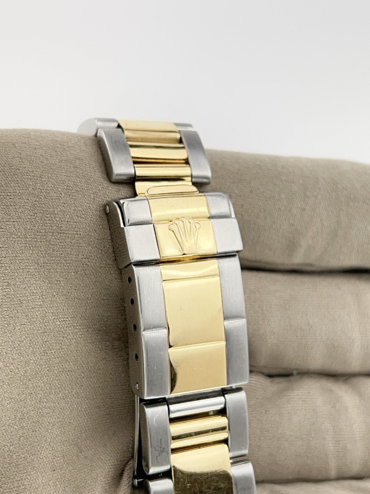 Rolex Daytona Gold & Steel Black Dial 40mm Automatic Movement Mens Watch 16523