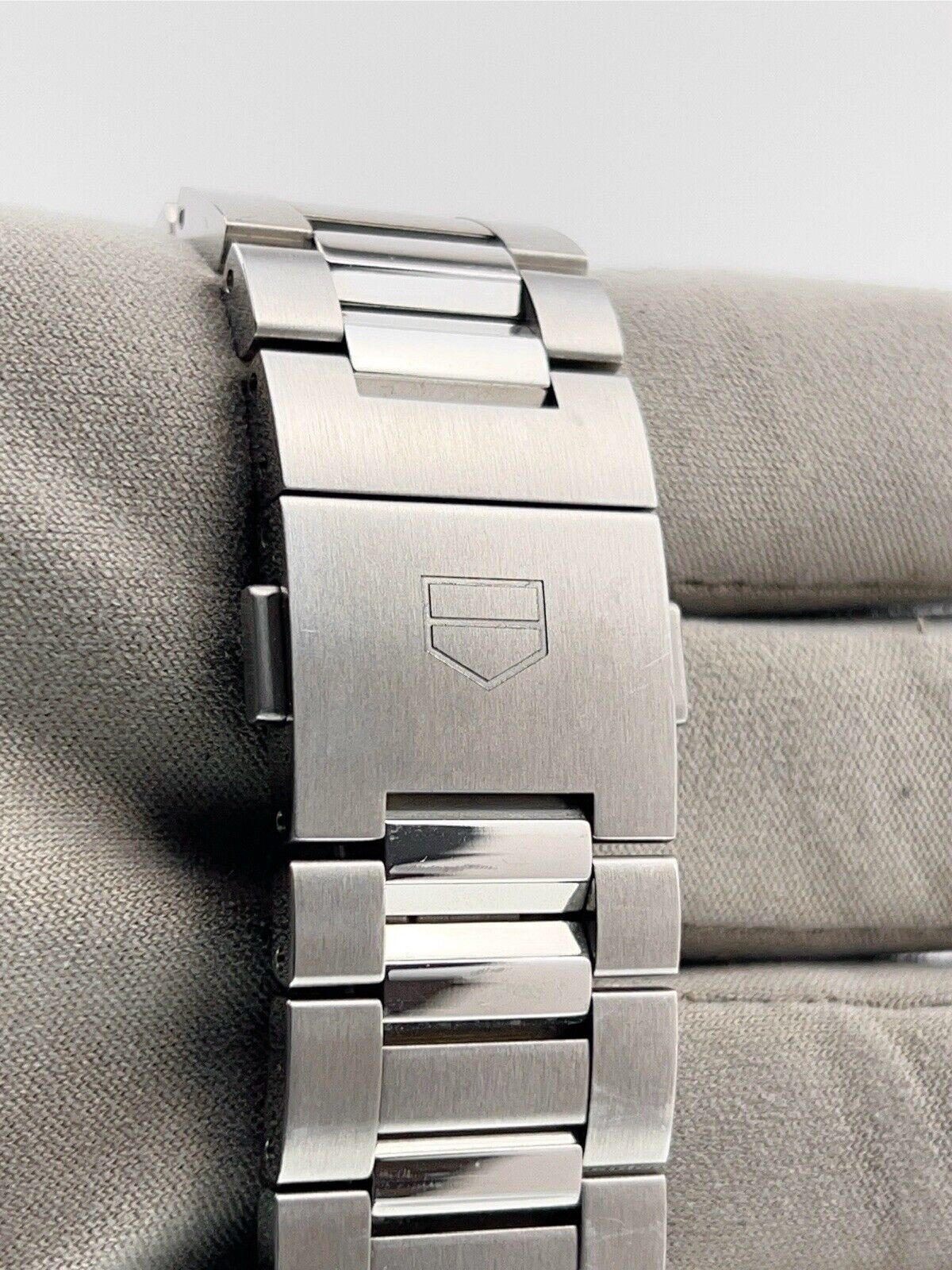 Tag Heuer Carrera Porsche Steel White Dial 42mm Automatic Movement Men’s CBN2016