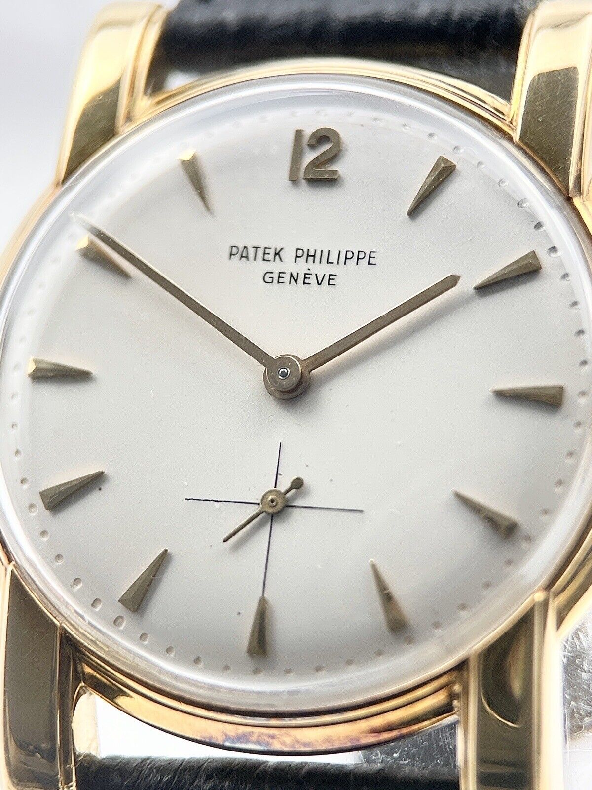 Patek Philippe Calatrava Ref-2428 Manual Wind 34.5mm 18k Yellow Gold Wristwatch