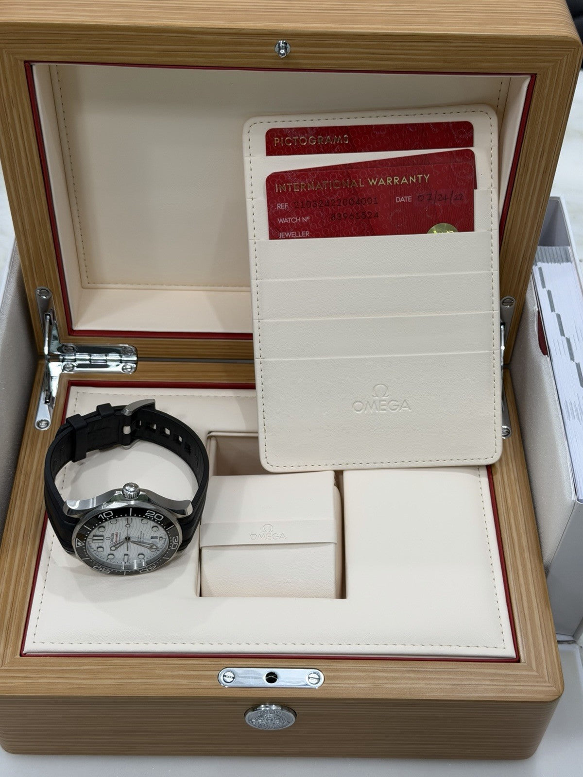 2022 Omega Seamaster Steel White Dial 42mm Automatic Watch 210.32.42.20.04.001