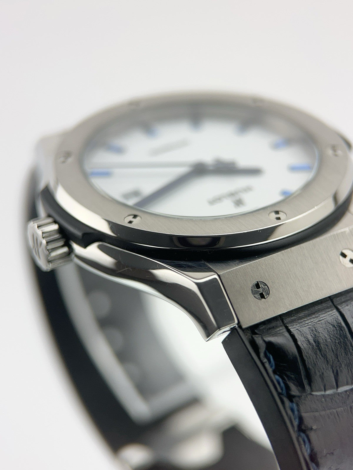 Hublot Classic Fusion Titanium White Dial 542.NX.2210.LR.JPN