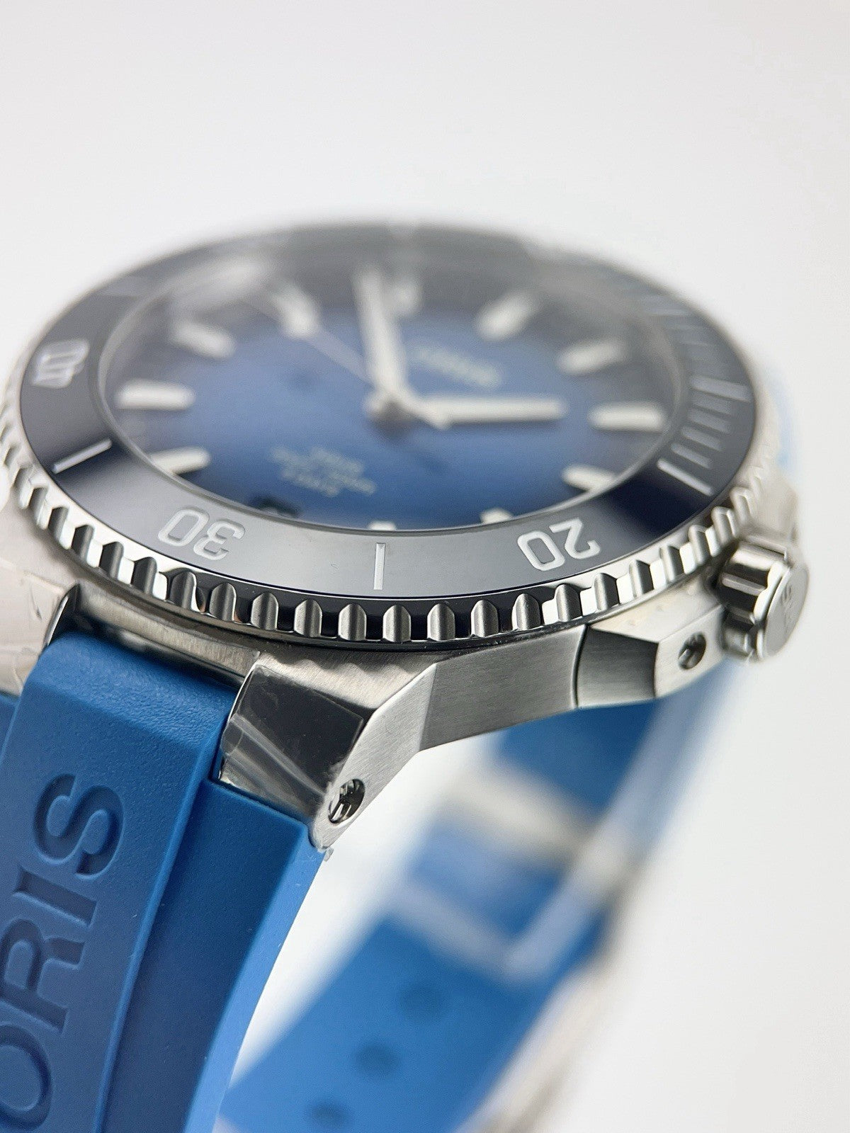 Oris Aquis Date Calibre 400 Stainless Steel Automatic 43mm Men's Watch 7790