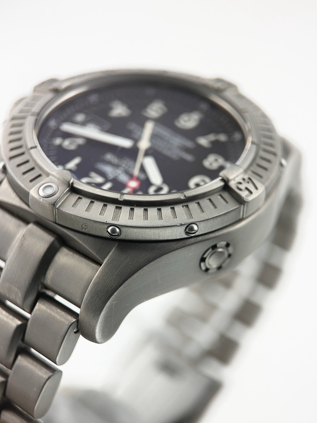 Breitling Avenger Titanium Black Dial 44mm Automatic Movement Mens Watch E17370
