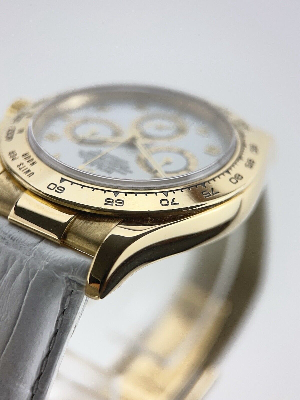 Rolex Daytona 18k Yellow Gold White Dial 40mm Automatic Men’s Watch 116518