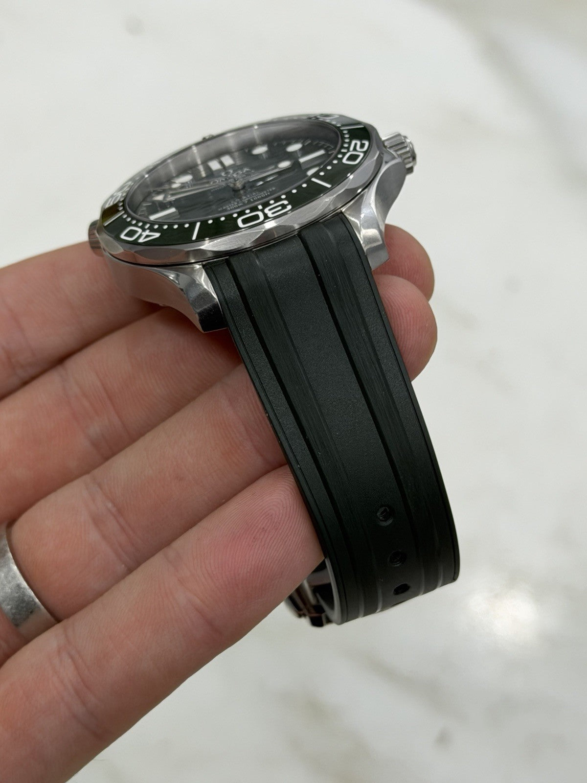 Omega Seamaster Diver Steel Green Dial 42mm Auto Mens Watch 210.32.42.20.10.001