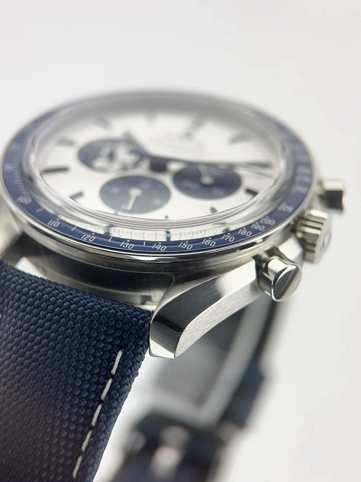 Omega Speedmaster Snoopy White Dial 42mm Manual Wind Mens 310.32.42.50.02.00