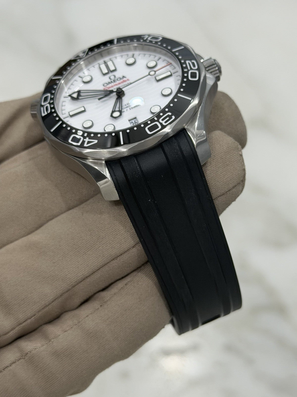 2020 Omega Seamaster Steel White Dial 42mm Auto Mens Watch 210.32.42.20.04.001