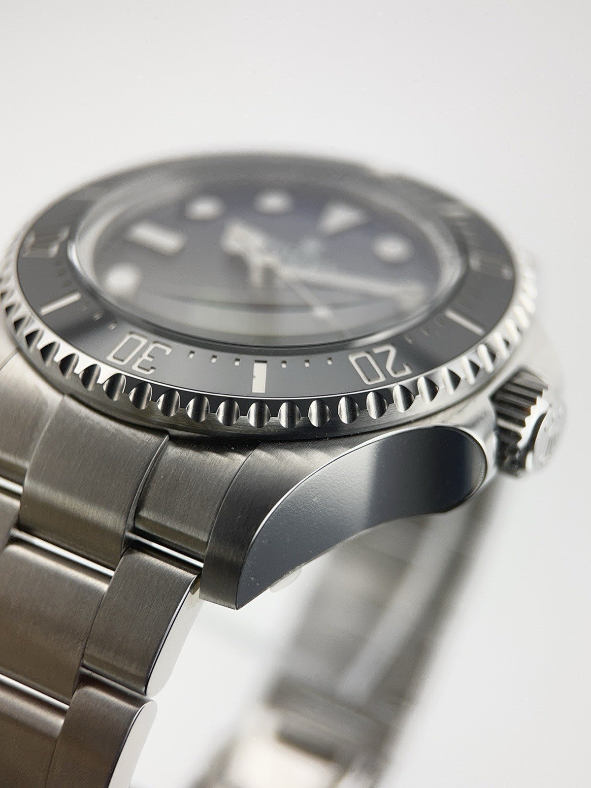 Rolex Sea-Dweller Stainless Steel Blue Dial 44mm Automatic Mens Watch 136660