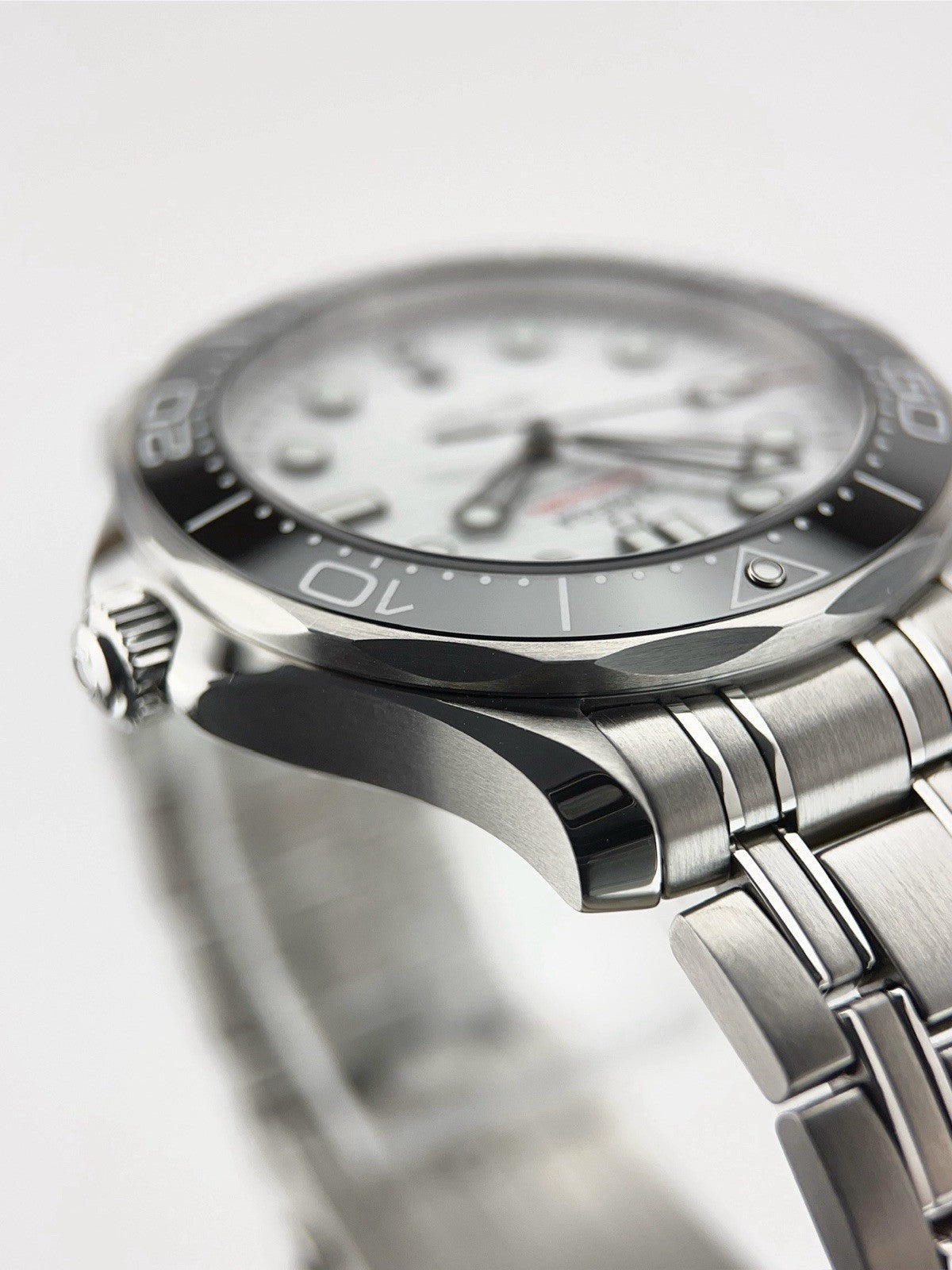Omega Seamaster Diver Steel White Dial 42mm Automatic Mens 210.30.42.20.001