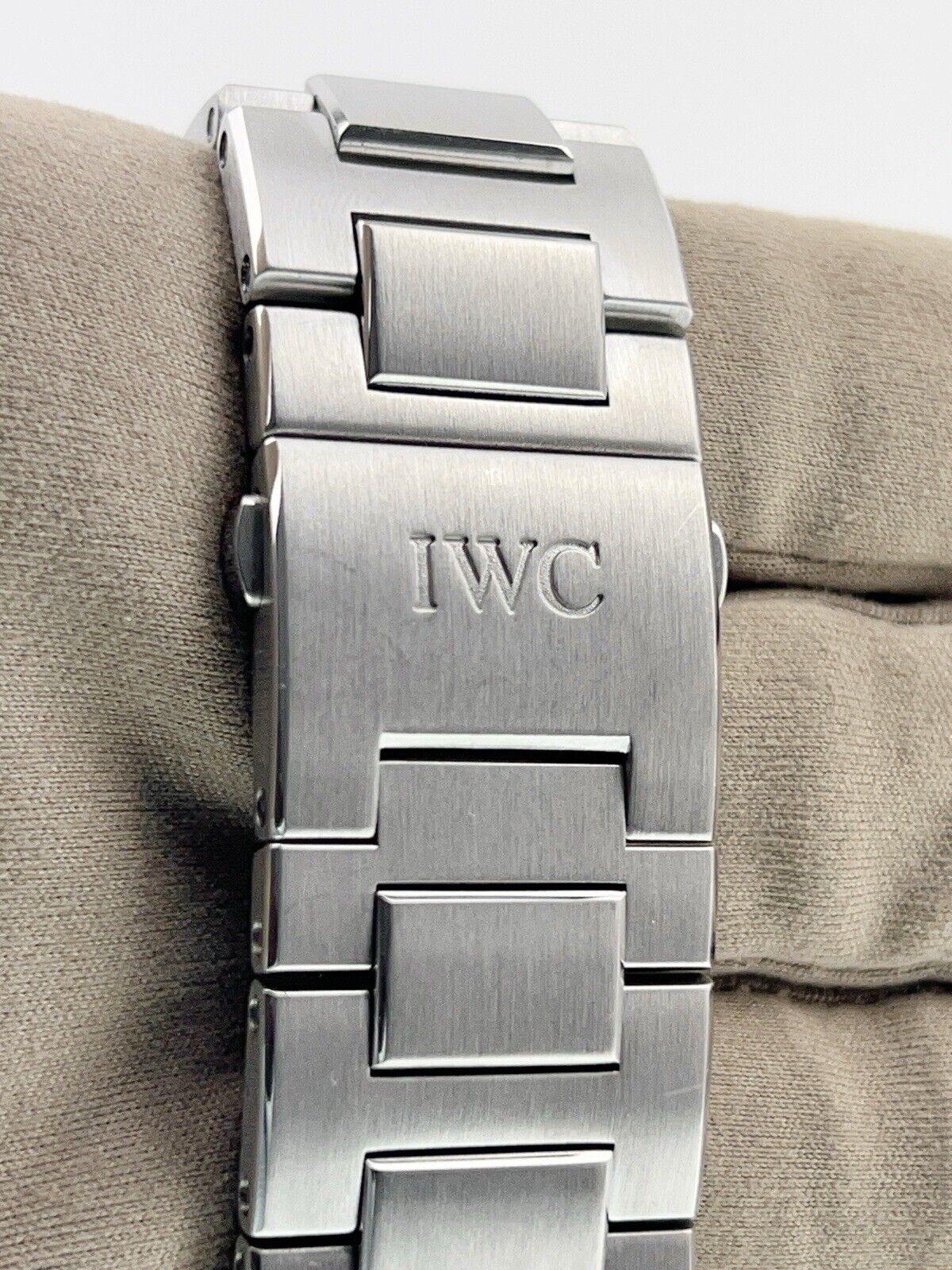 IWC Ingenieur Stainless Steel Silver Color Dial 40mm Automatic Men’s IW323906