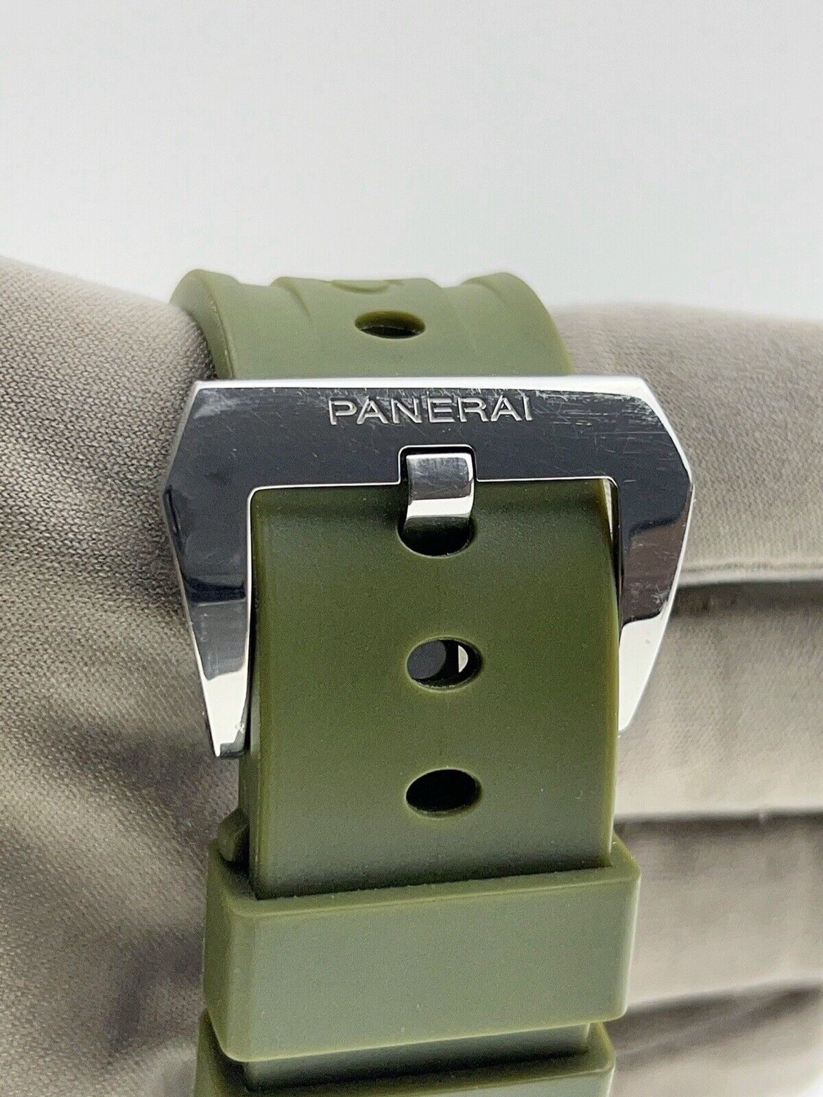 Panerai Luminor Base 8 Days Steel White Dial 44mm Manual Wind Men’s PAM00561