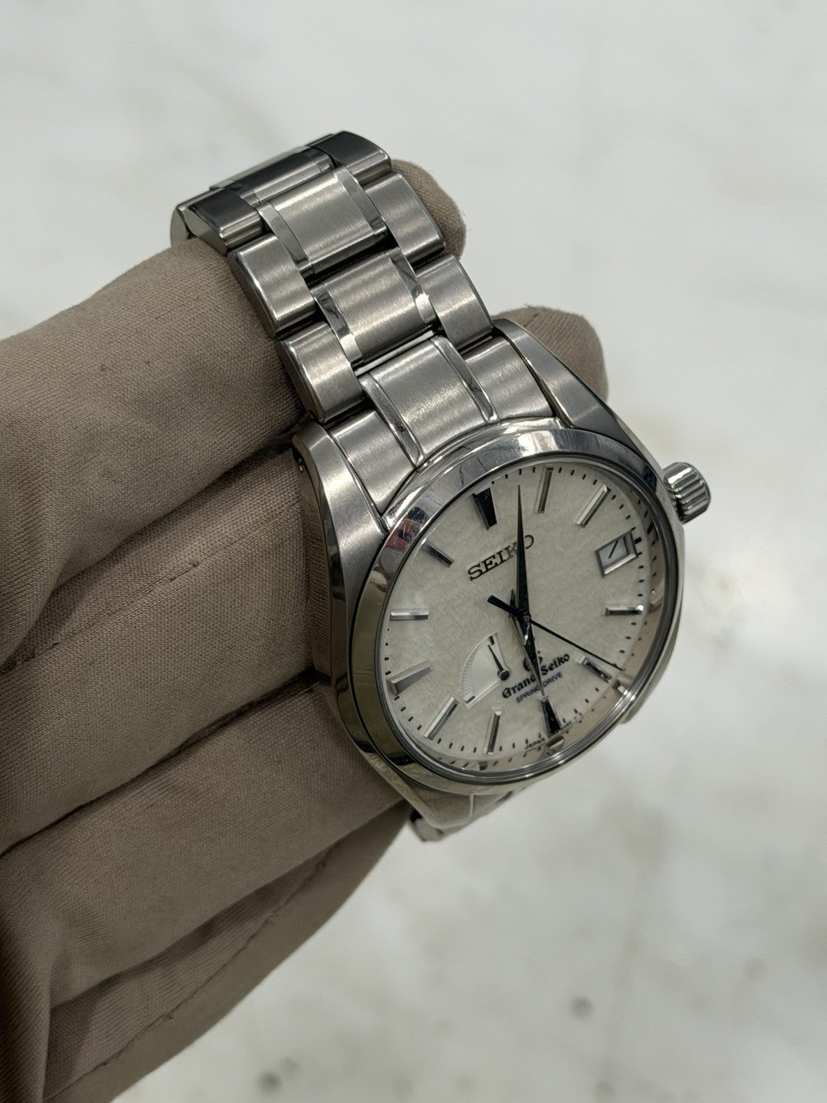 Grand Seiko Spring Drive Titanium Cream Dial 41mm Automatic Mens Watch SBGA011