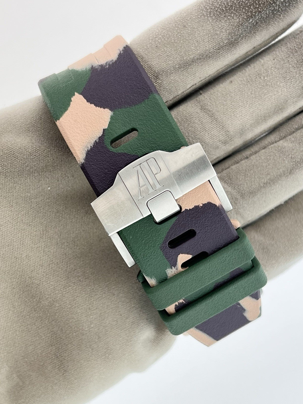 Audemars Piguet Royal Oak Steel Champagne Dial 44mm Automatic Mens Watch 26400SO