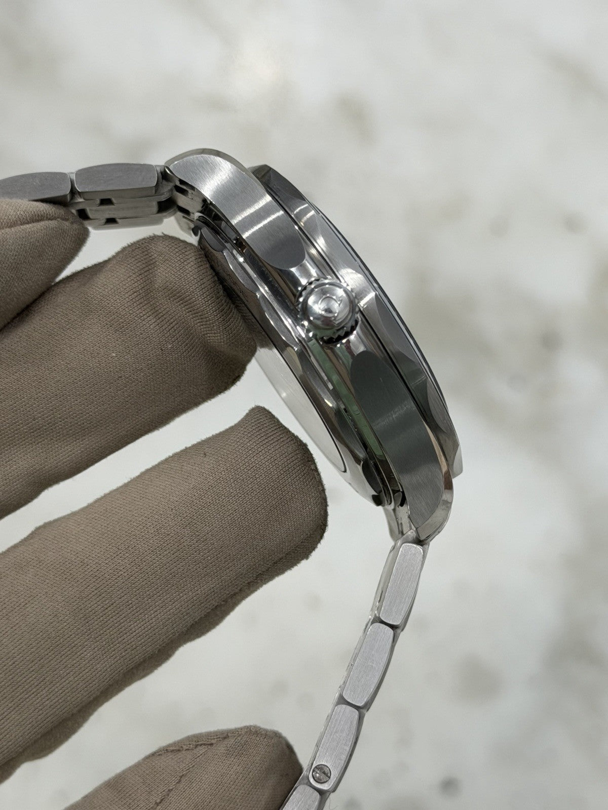 Omega Seamaster Date 300m Diver Blue Ceramic Men's Watch 210.30.42.20.03.001