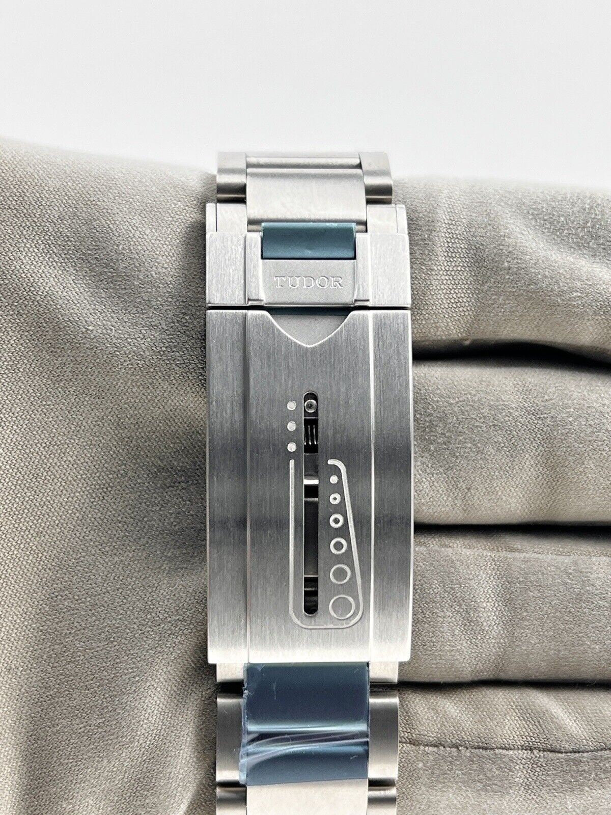 NEW 2023 TUDOR Pelagos LHD Men's Automatic Titanium Watch 25610TNL - Box/Paper