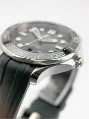 Omega Seamaster Steel Green Dial 42mm Automatic Men's Watch 210.32.242.20.10.001