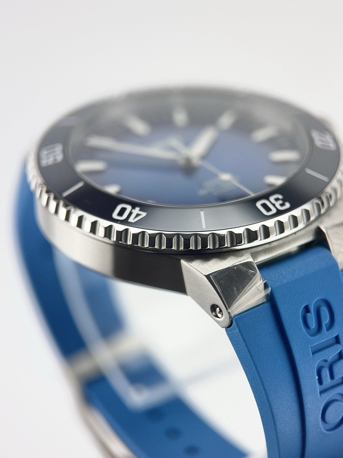 Oris Aquis Date Calibre 400 Stainless Steel Automatic 43mm Men's Watch 7790