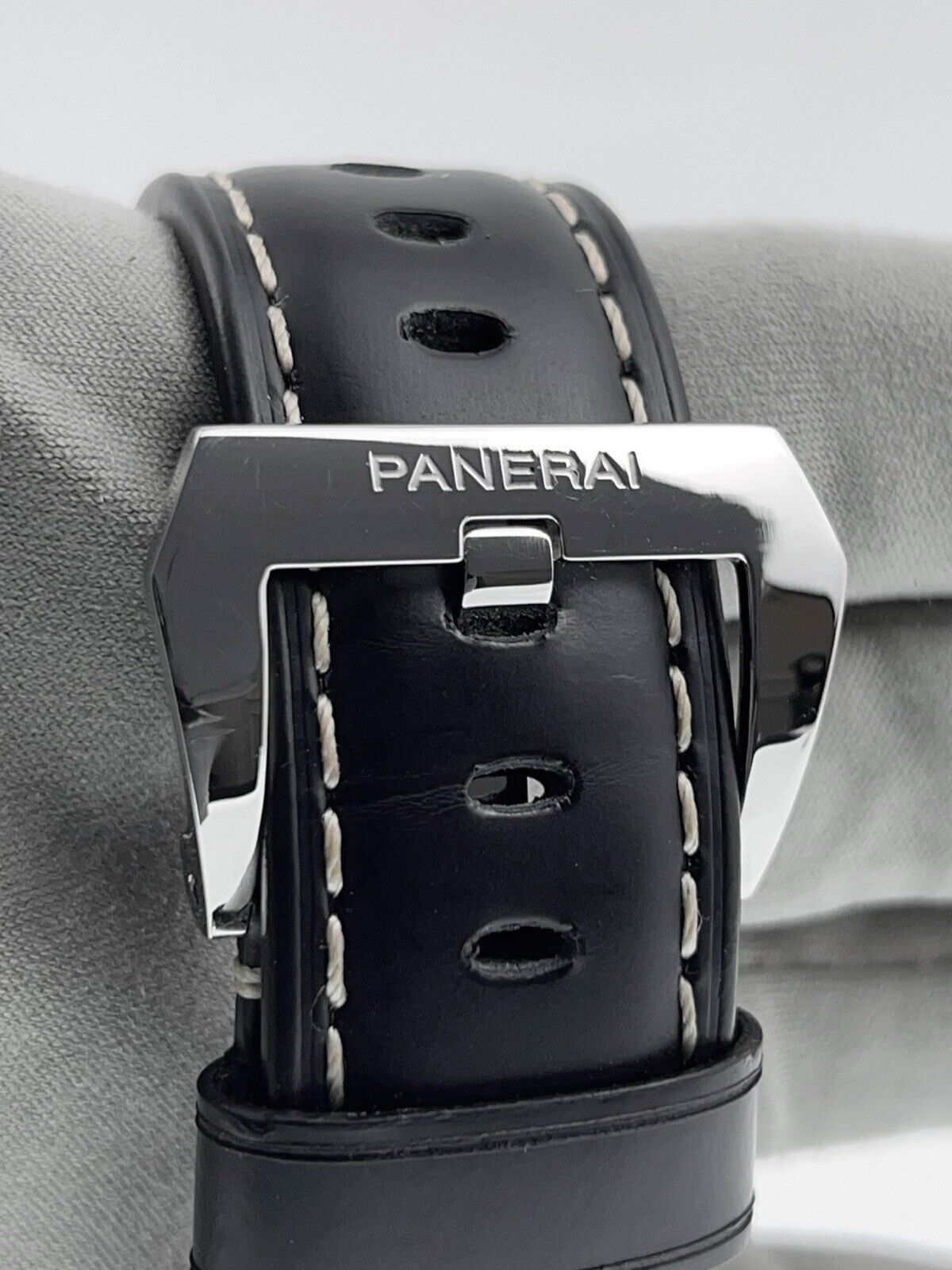 Panerai Luminor Base 8 Days Steel White Dial 44mm Manual Wind Men’s PAM00561