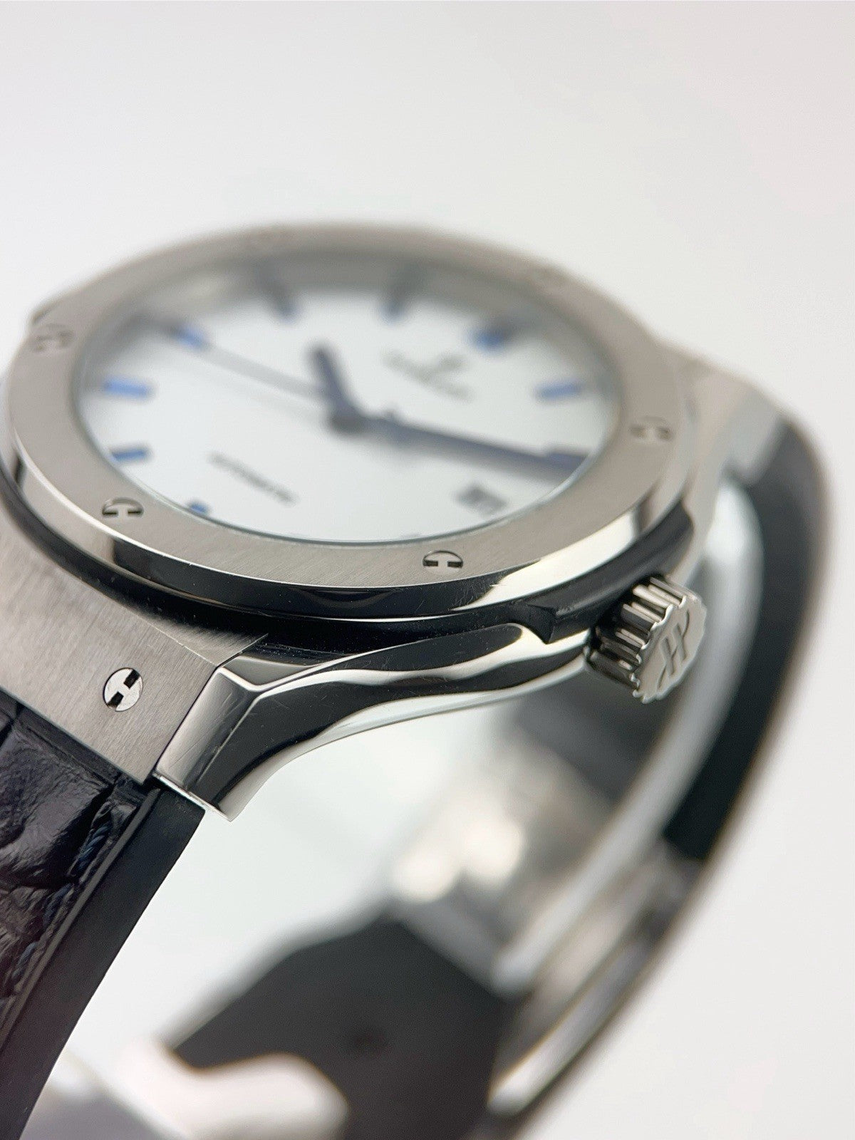 Hublot Classic Fusion Titanium White Dial 542.NX.2210.LR.JPN