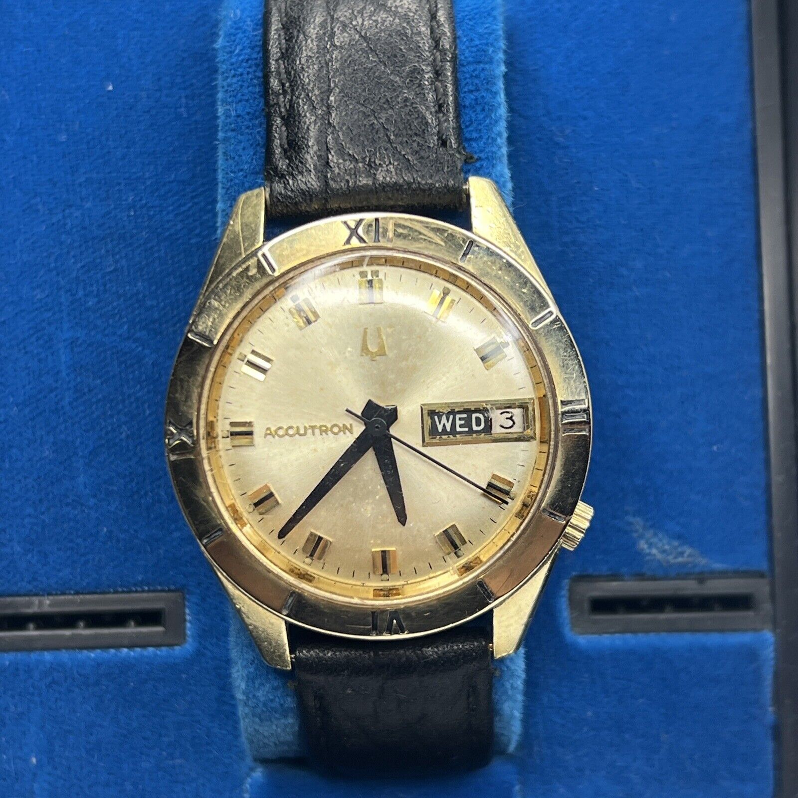 Bulova Accutron 14kt Gold 36mm Case Day Date F28110 M8 & Vintage Display Box