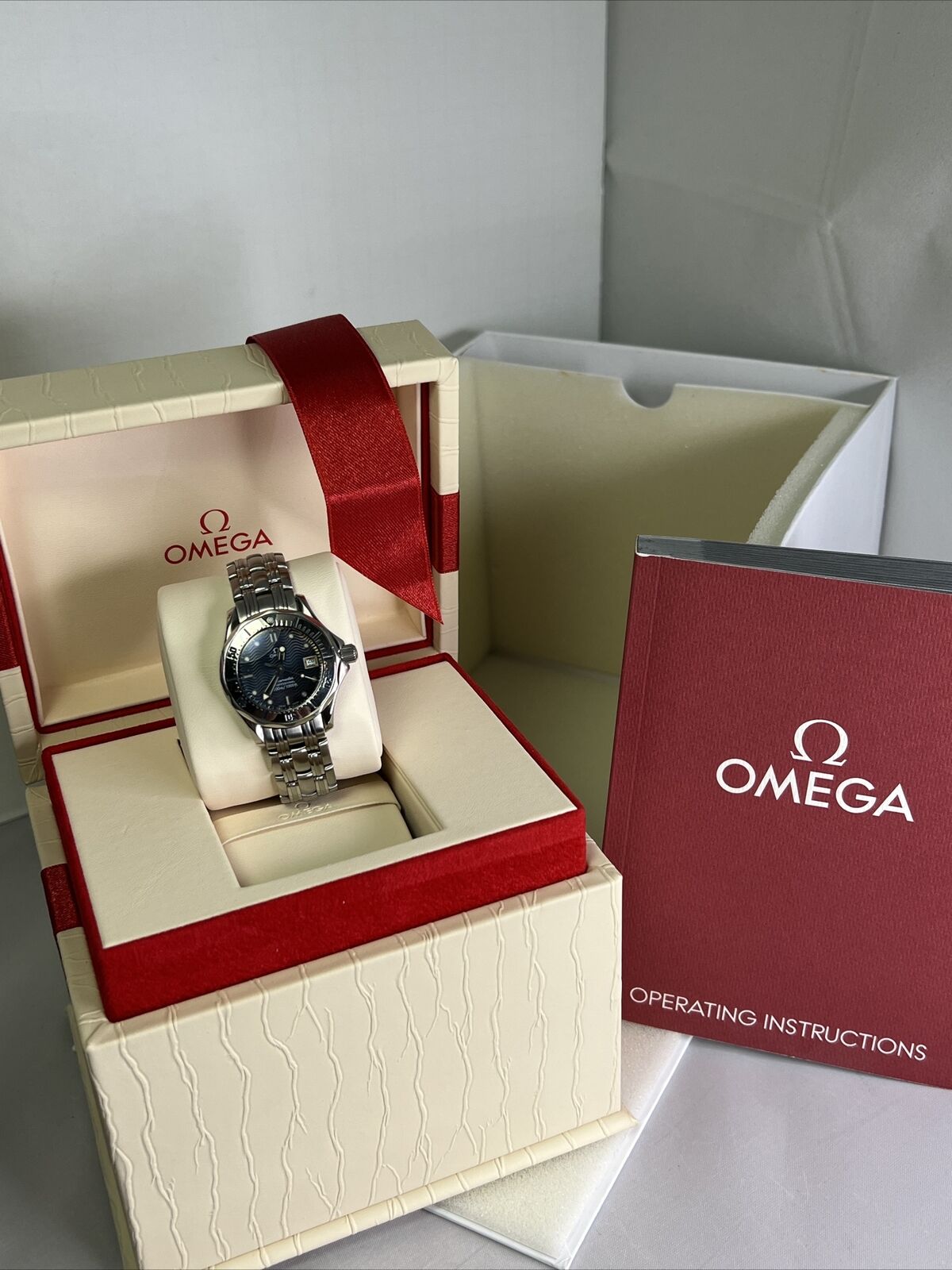 OMEGA SEAMASTER PRO 28MM S/S BLUE WAVE DIAL DATE QUARTZ CAL. 1424 WATCH
