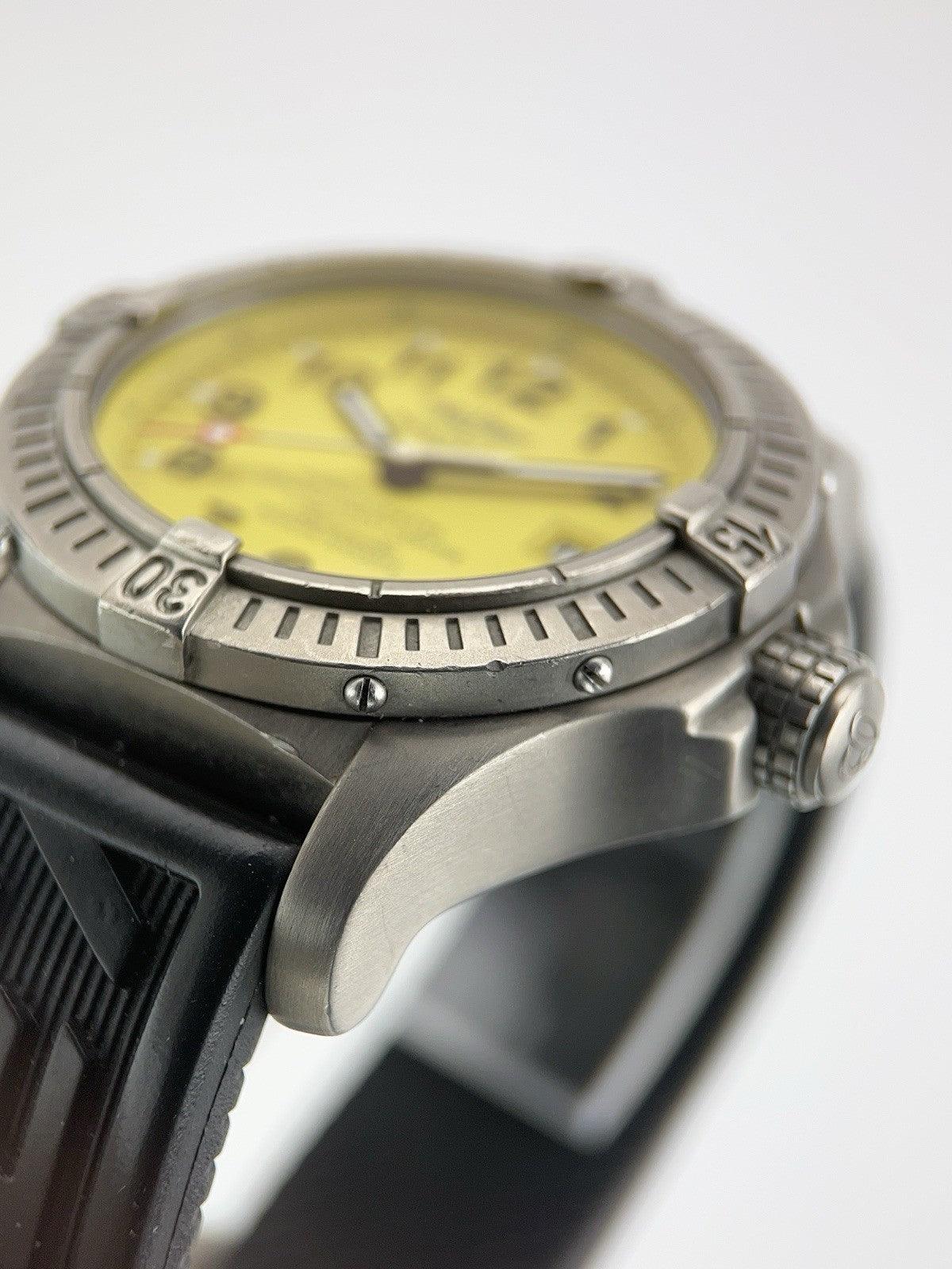 Breitling Avenger Seawolf Titanium Yellow Dial 44mm Automatic Men's Watch E17370