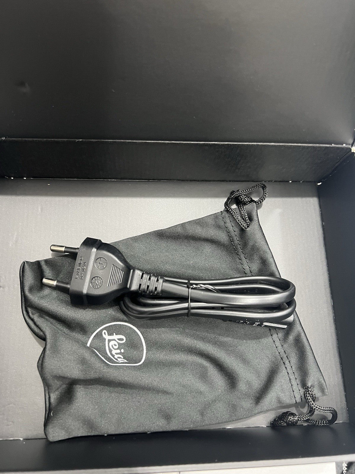 Leica Q2 "Reporter" 47.3MP Compact Dark Green Digital Camera