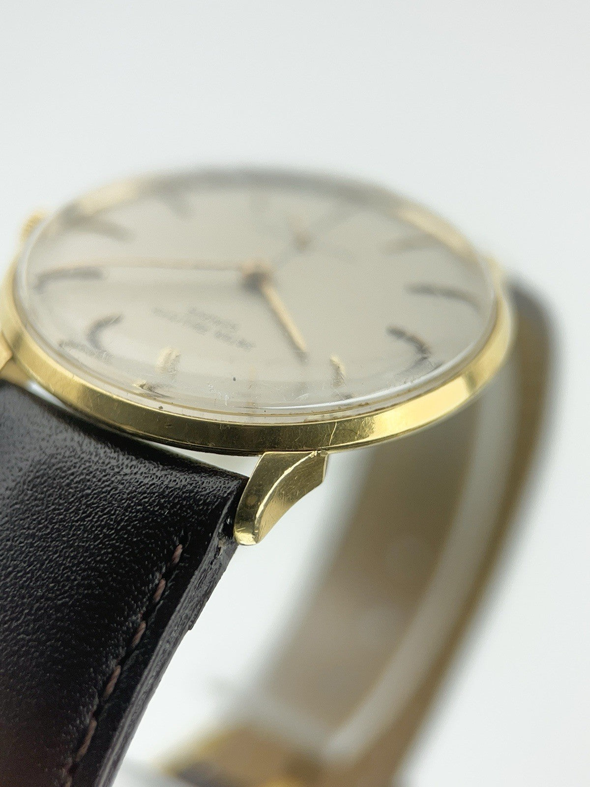 Patek Philippe Calatrava 18k Yellow Gold Silver Dial 33mm Manual Wind Watch 2573