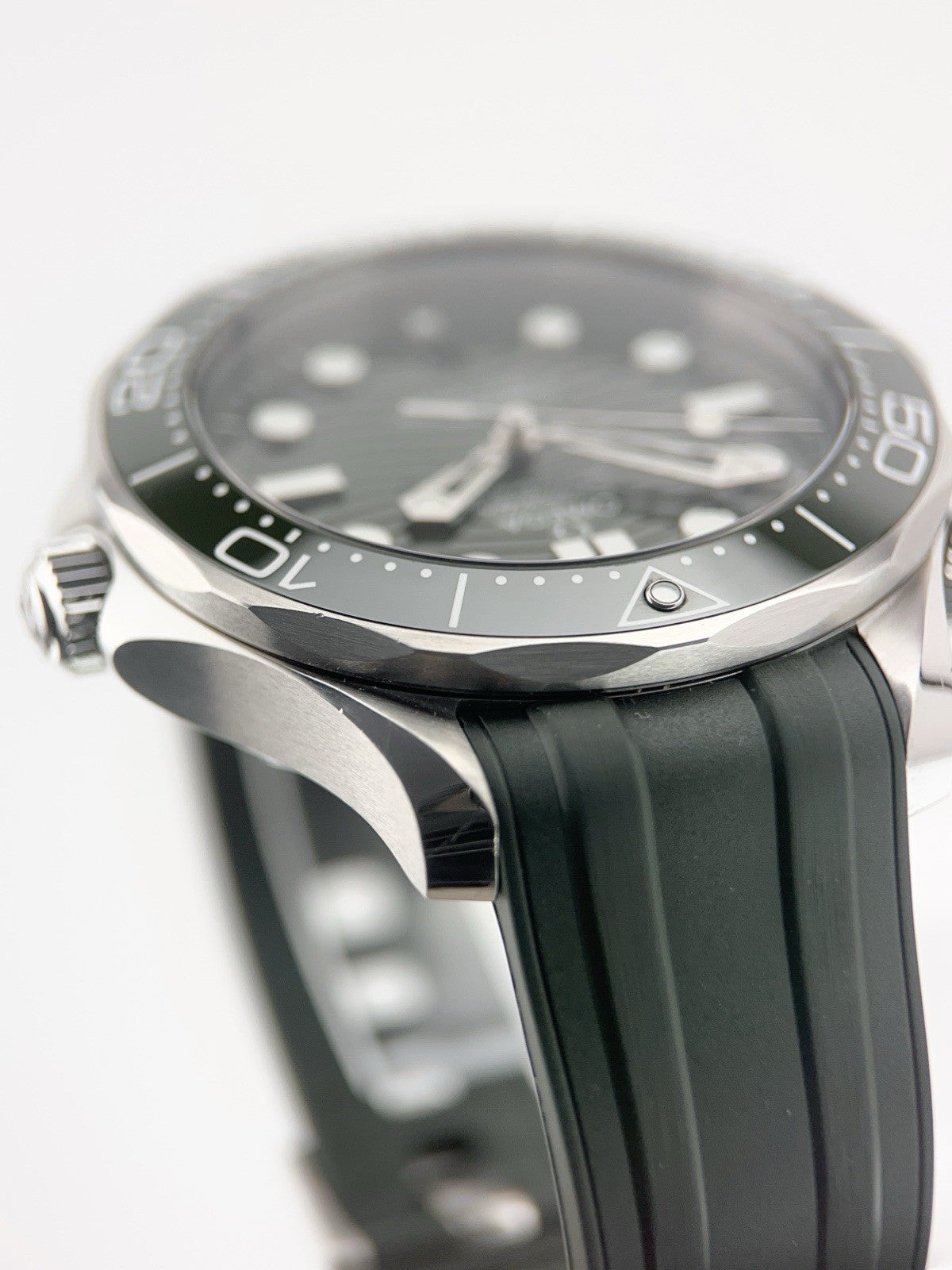 Omega Seamaster Steel Green Dial 42mm Automatic Men's Watch 210.32.242.20.10.001