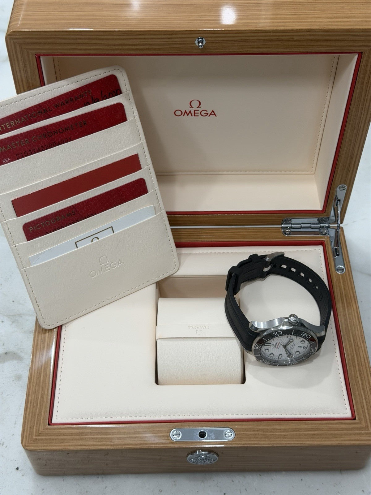 2020 Omega Seamaster Steel White Dial 42mm Automatic Watch 210.32.42.20.04.001