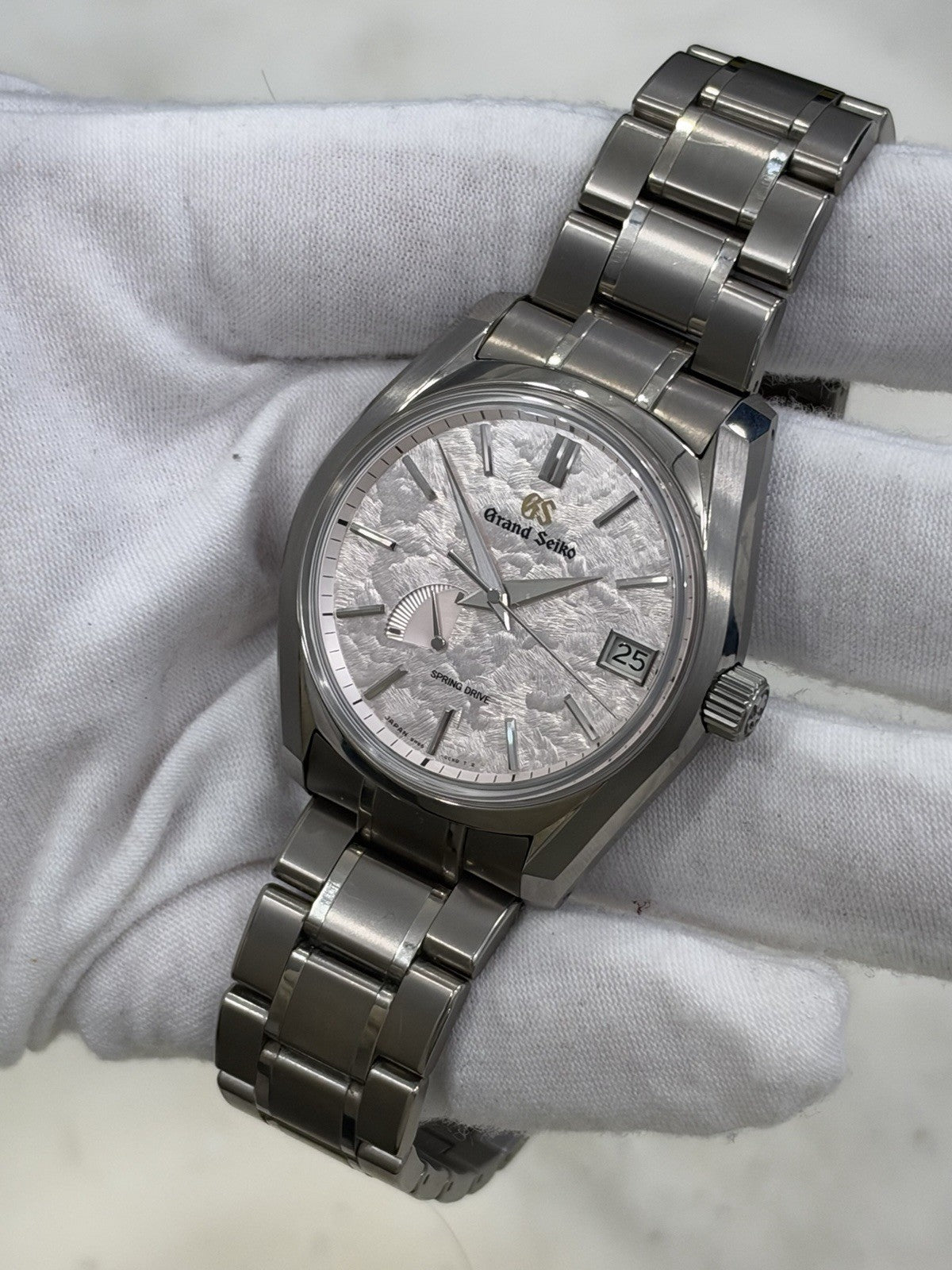 2021 Grand Seiko Heritage “Shunbun” Pink Dial Titanium 40mm Watch SBGA413