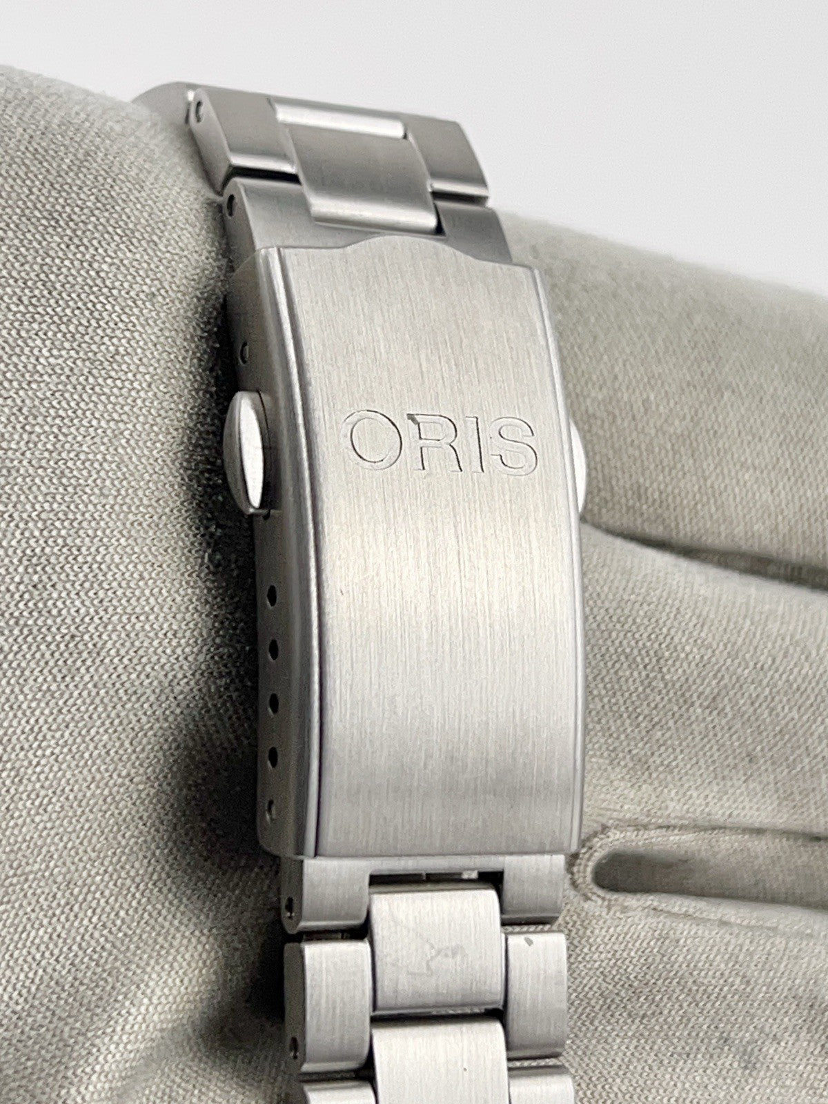 Oris Divers Sixty Five Stainless Steel Black Dial 40mm Automatic Watch 7791