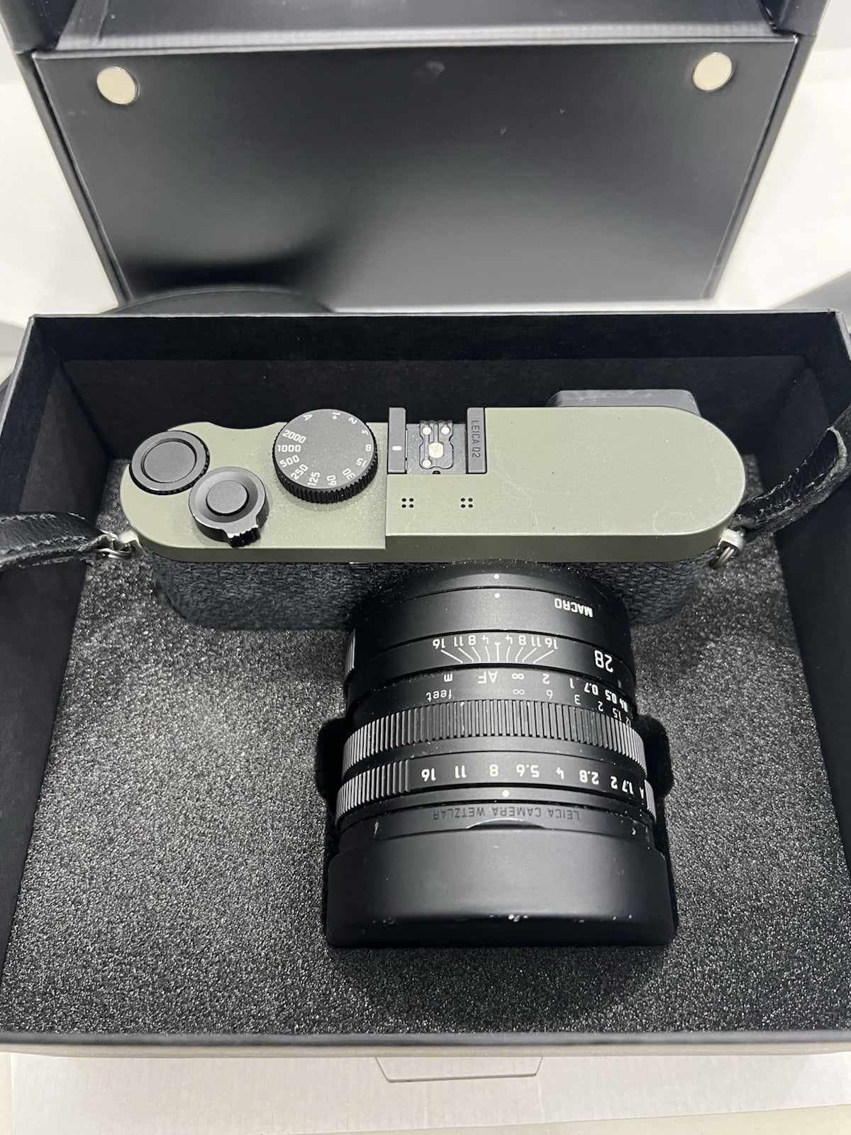 Leica Q2 "Reporter" 47.3MP Compact Dark Green Digital Camera
