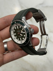 Breitling Superocean Green Dial 44mm Automatic Men's Watch A17376
