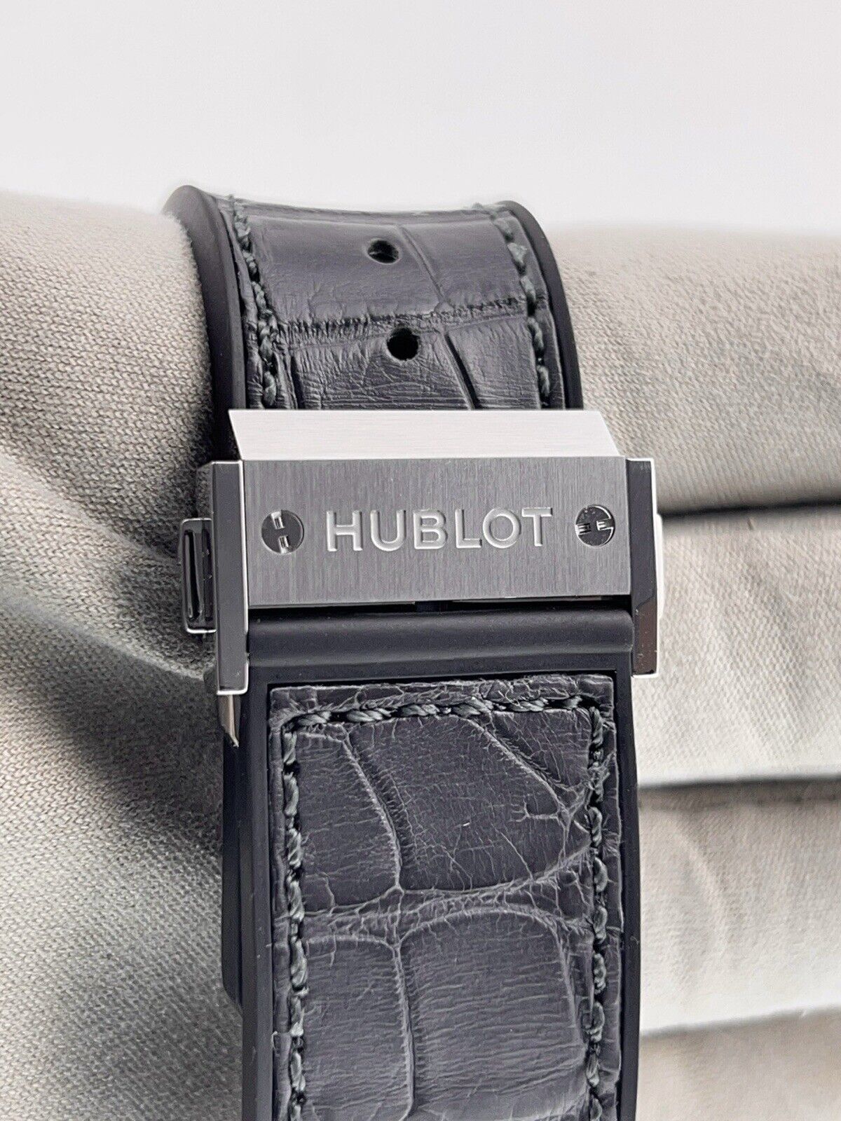 Hublot Classic Fusion Racing Titanium Grey Dial 45mm Auto Men’s  521.NX.7071.LR