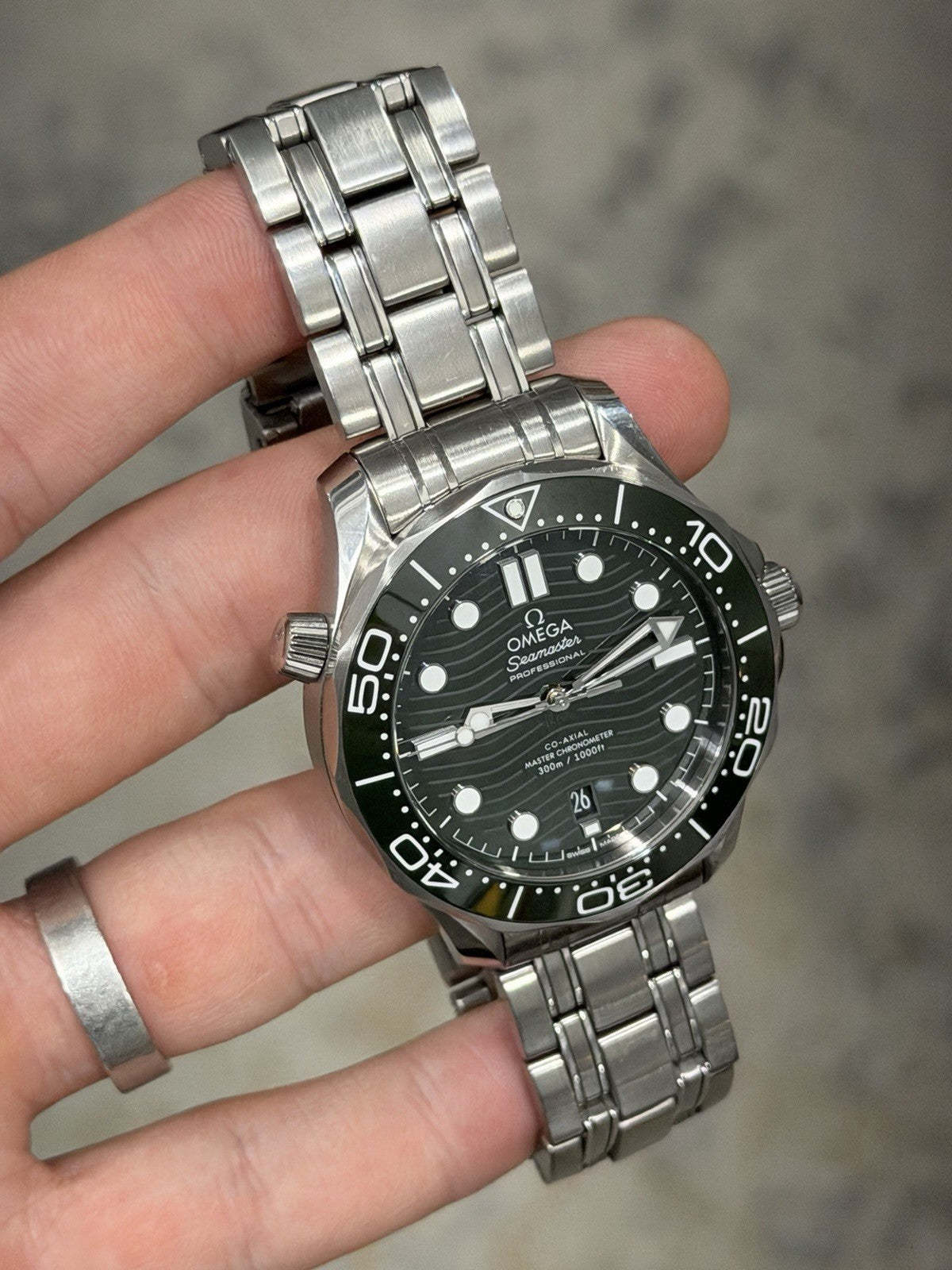 2025 Omega Seamaster Green Dial Steel 42mm Automatic Mens 210.30.42.20.10.001