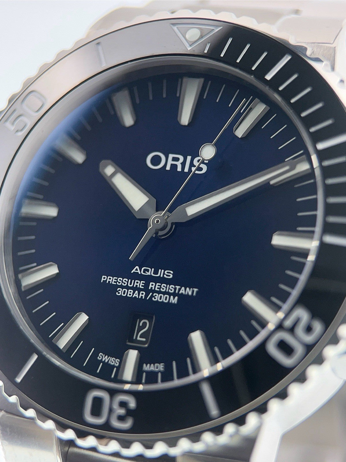 Oris Aquis Date Stainless Steel Blue Dial 44mm Automatic Mens Watch 7730