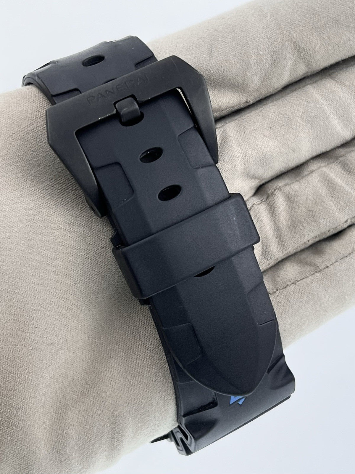 Panerai Luminor Submersible Carbon Black Dial 47mm Automatic Mens Watch PAM00616