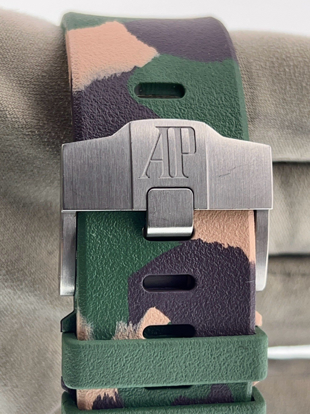 Audemars Piguet Royal Oak Champagne Dial 44mm Automatic Men's Watch 26400SO