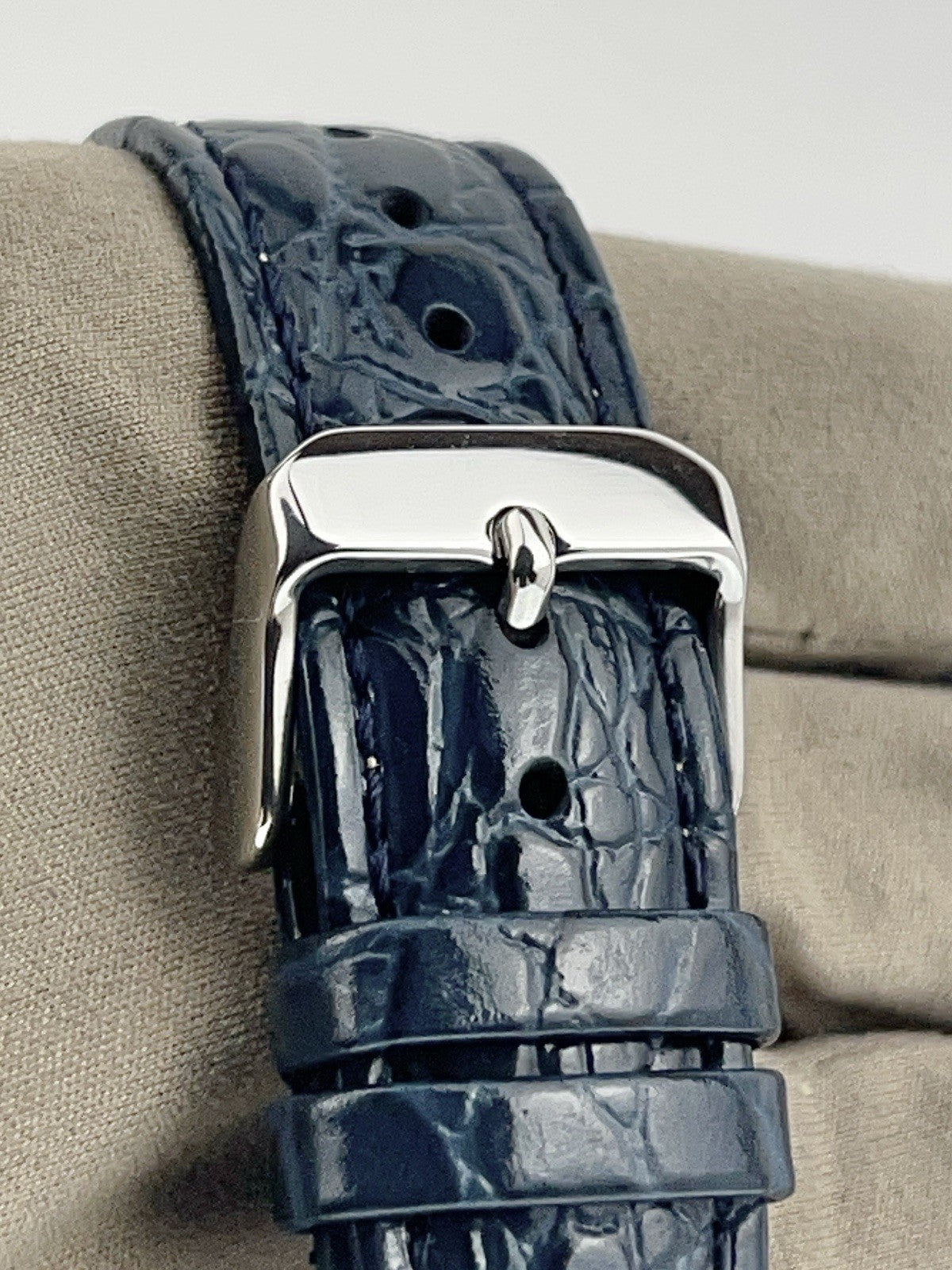 Omega De Ville Steel Silver Dial 39.5mm Automatic Mens Watch 424.13.40.21.02.001